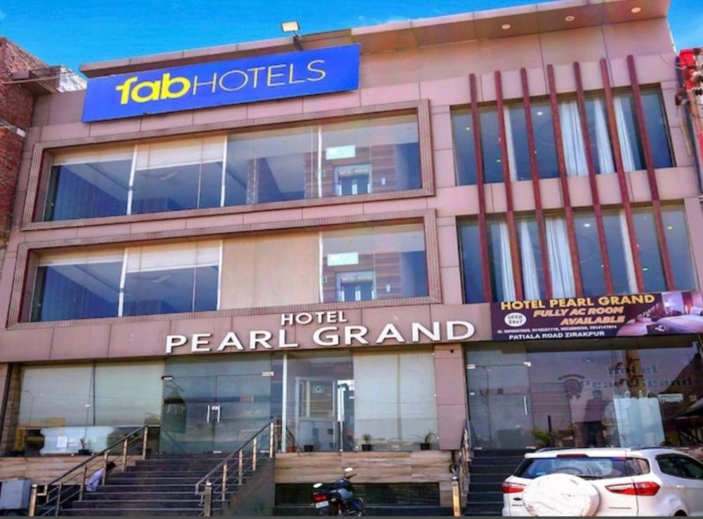 The Peral Lodge - A Beautiful Lavish & Luxuries Family Hotel Zirakpur Exterior photo