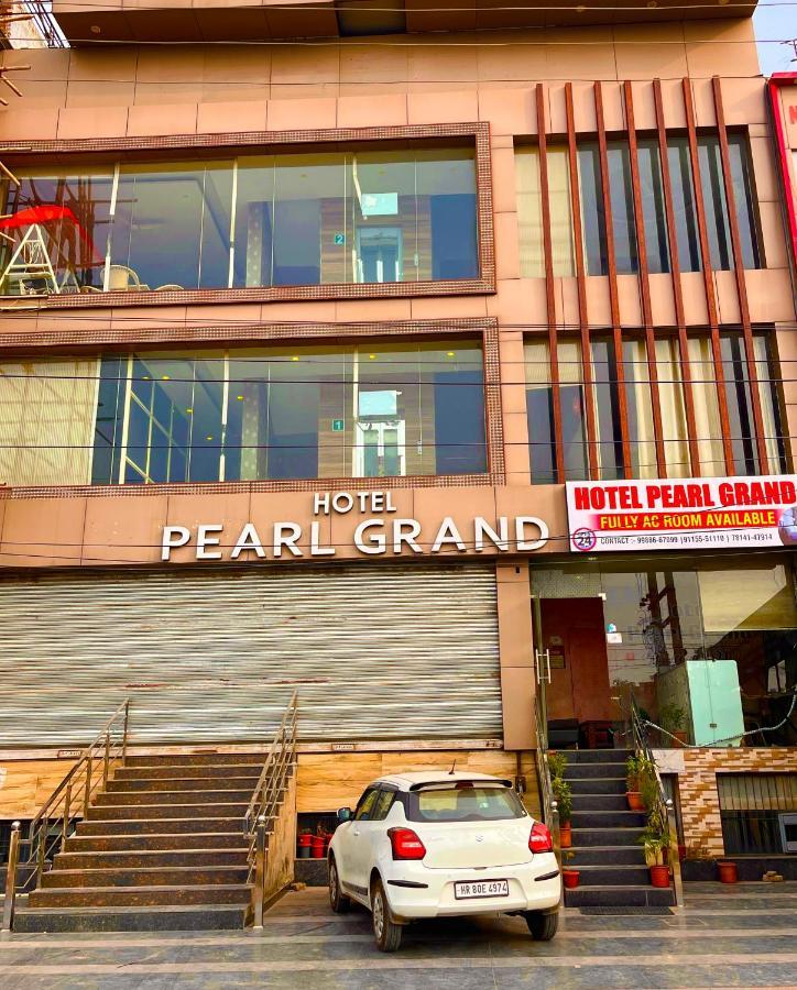 The Peral Lodge - A Beautiful Lavish & Luxuries Family Hotel Zirakpur Exterior photo